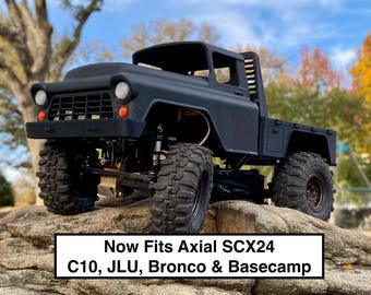 Op de afbeelding: Zwarte 1/10 schaalmodel truck met een laadbak,  Nu geschikt voor Axial SCX24 C10, JLU, Bronco & Basecamp.