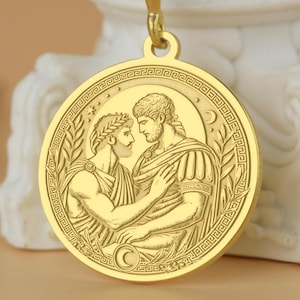 Collier d&#39;Achille et Patrocle – Pendentif Amour mythique en argent vieilli | Bijoux romantiques guerrier grec