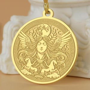 Nyx Göttin Anhänger: Goldene Nachtgottheit Anhänger, Witchy Mythology Geschenk