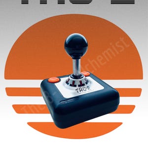 Può includere: Controller joystick TAC-2 con base nera, pulsanti arancioni e maniglia a sfera nera. Il controller presenta il testo "TAC-2" e "Suncom Technologies". Lo sfondo presenta un design a forma di sole arancione.