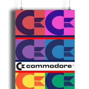 Op de afbeelding: Een retro-poster met het Commodore-logo in een popart-ontwerp. Het logo wordt vier keer herhaald, elke keer in een andere kleur: rood, roze, paars, blauw, geel en groen. De tekst "Commodore" staat in het zwart onder de logo's.
