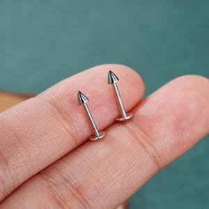 8mm Spike Labret Stud/Sterling Silver Gothic Piercing/Flat Back stud/Internal Threaded/16G Helix Piercing/Catilage Earring/1PCS/Men Jewelry