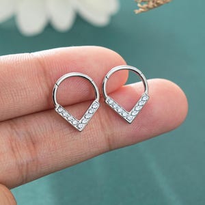 16G 10mm V-Shaped Septum Ring/Clear CZ Clicker/Tragus/Cartilage/Helix/Conch Hoop Earring/Nose Hoop/Stackable Huggie Hoop/Nose Piercing/1PCS