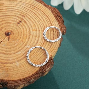 16G Twisted Spiral Hoop/Everyday Huggie Hoop/Stacking Hoop/10mm Septum Ring/Cartilage Clicker/Dainty Helix/Conch/Tragus Hoop Earring/1PCS