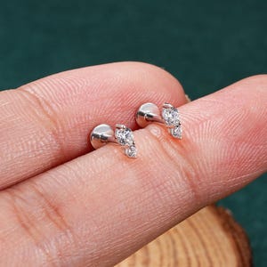 Sterling Silver Leaf CZ Labret/Internally Threaded/Flat Back Stud/Cartilage/Helix/Conch/Tragus/Daith Earring/16G Lip Piercing/1PCS/Gift