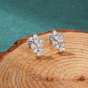 16G 6mm Sterling Silver CZ Leaf Labret Piercing/Flat Back Stud/Internally Threaded/Cartilage/Helix/ Tragus/Conch Earring/Gift for Her/1PCS