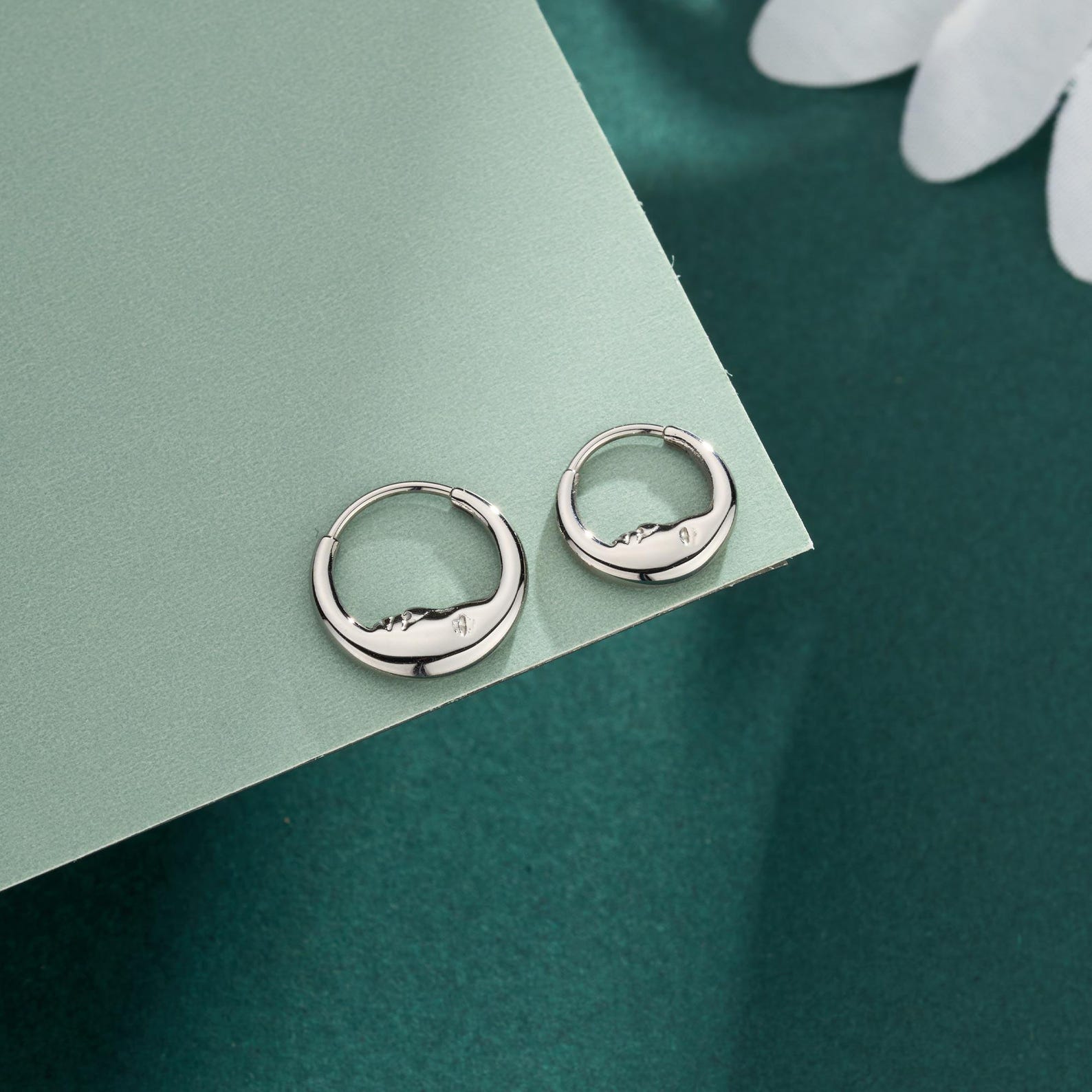 20G Titanium Moon Face Daith Hoop/Daith Clicker/Septum Ring/Cartilage Clicker/Helix/Conch/Tragus Hoop Earring/1PCS/Septum Piercing Jewelry