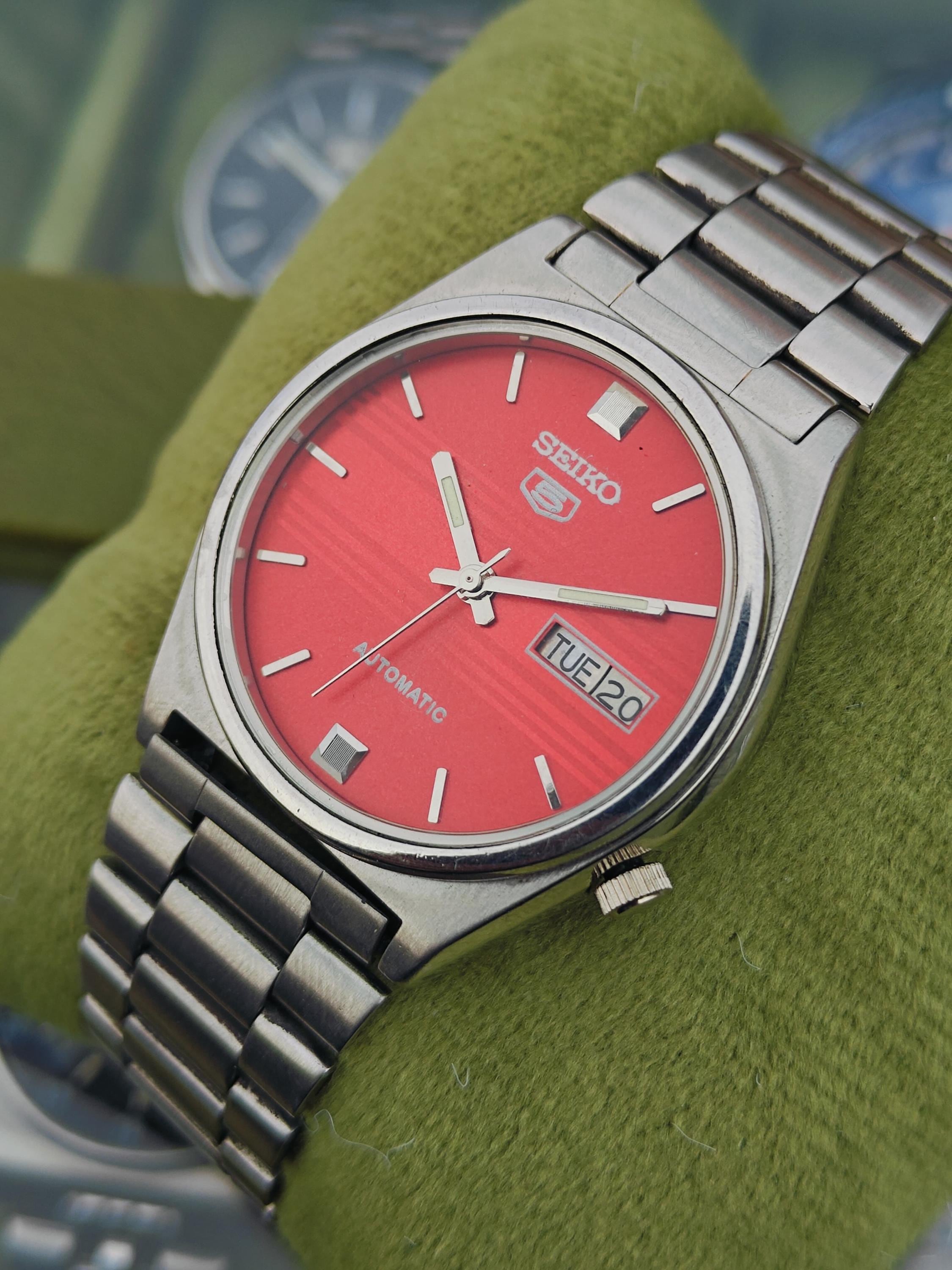 Seiko red watch - Etsy 日本 