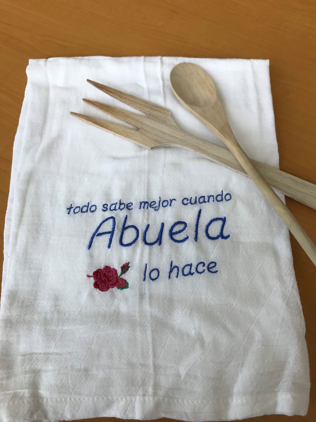 Grandmother Gift, Kitchen Towel in Spanish, Embroidered Kitchen Dish