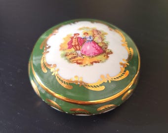 Snuff box Gout de Ville Limoges France. 1880-1930.