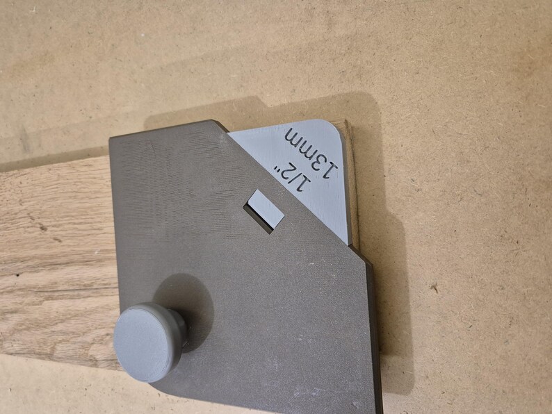 Woodworking Modular Router Jig for Creating Chamfers and Fillet Edges ...