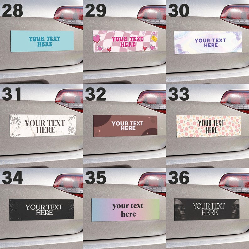 Pu&ograve; includere: Un set di 10 adesivi per paraurti auto diversi con vari design e il testo "YOUR TEXT HERE". I design includono un motivo a scacchi blu e bianco, un motivo a scacchi rosa e bianco con cuori e stelle, un motivo floreale rosa e bianco, un motivo astratto marrone e bianco, un motivo di teschio nero e bianco e altro ancora.