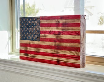 Bandera estadounidense de madera desgastada