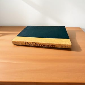 1971 The Discovers, illustrated history book by Leslie F. Hannon, Vintage Book, Coffee-Table book