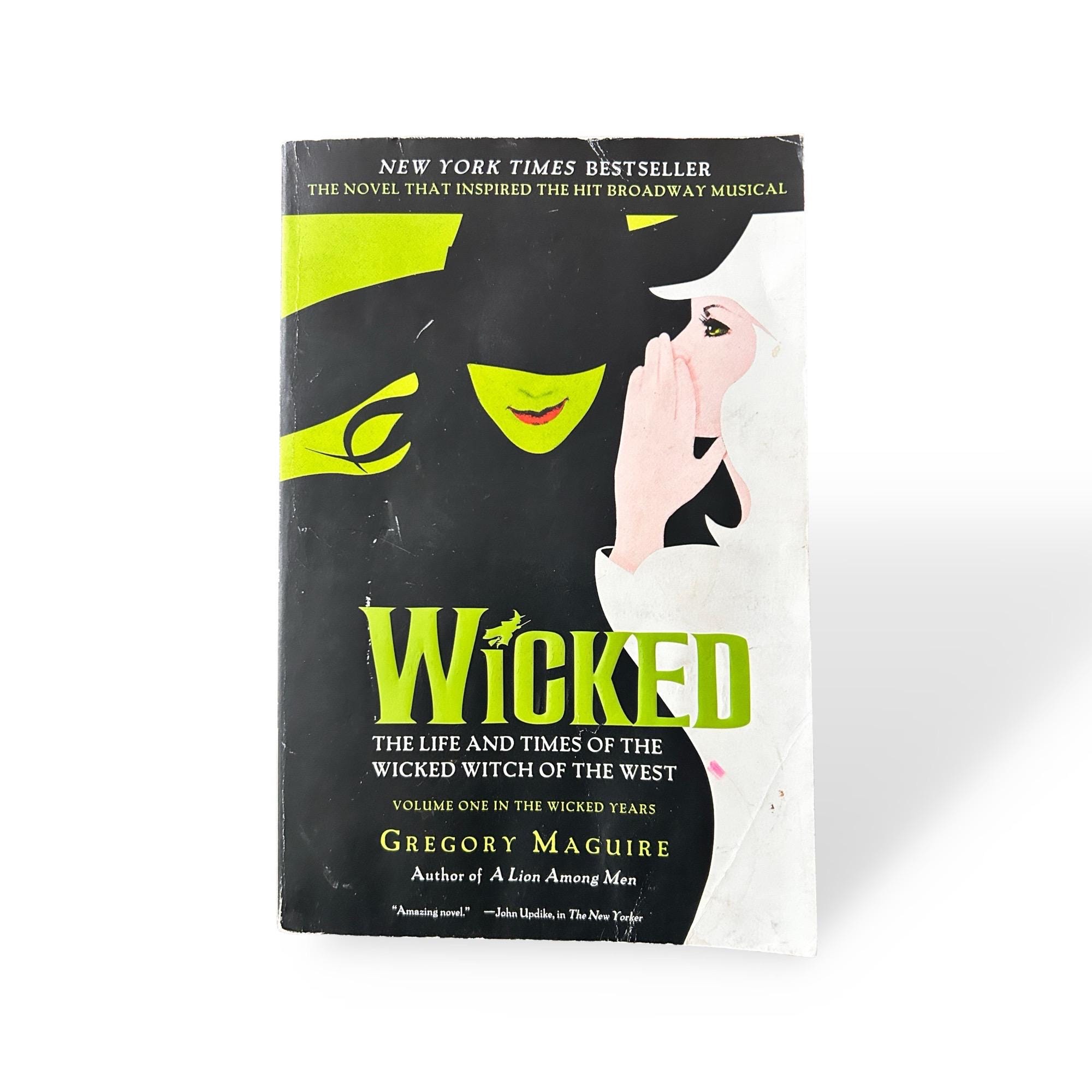 Wicked by Gregory Maguire – Paperback Novel – Oz Retelling
