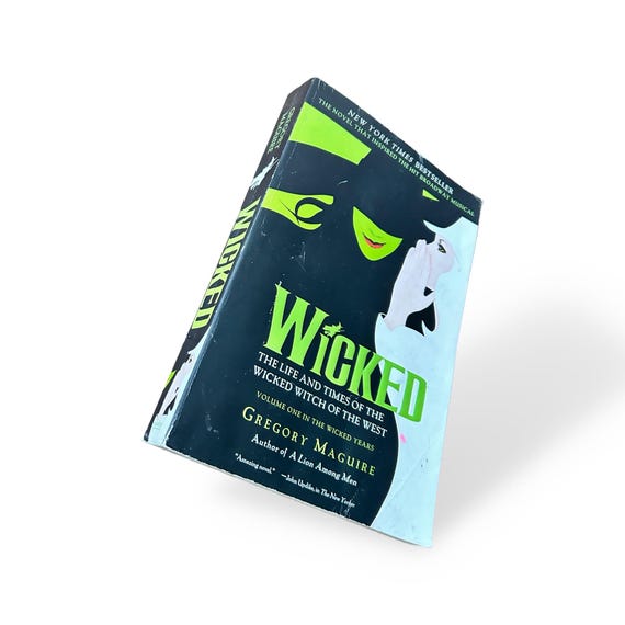 Wicked by Gregory Maguire – Paperback Novel – Oz Retelling