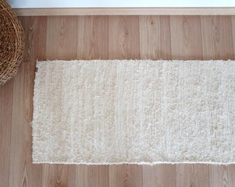 Ręcznie tkany, kremowobiały dywanik wykonany w Portugalii z bawełny pochodzącej z recyklingu, 60x150 cm, kremowobiały dywanik do przedpokoju, dywan na zamówienie