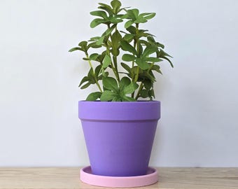 Terracotta Pot - Faux terracotta planter for plants with a matching drip tray.