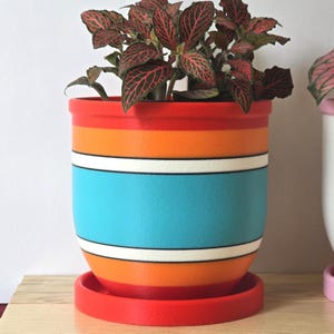 Planter with Drip Tray - Nature Inspired Modern Indoor Flowerpot for Home Decor. Minimalist self-watering planter. Succulent planter