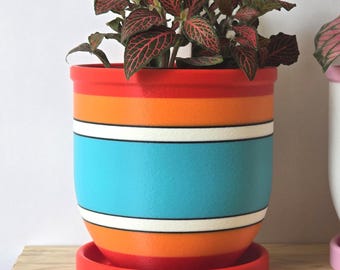 Planter with Drip Tray - Nature Inspired Modern Indoor Flowerpot for Home Decor. Minimalist self-watering planter. Succulent planter