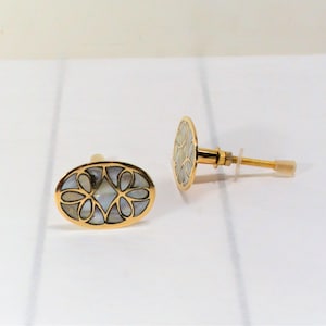 Oval Mother of Pearl Knob, Brass Capiz Shell Drawer Pull, Pearl Door Handle, Abalone Shell Cabinet Hardware