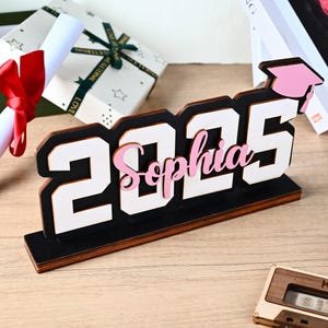 Decoração de formatura personalizada, placa da turma de 2025, decoração de festa com nome personalizado, presente de formatura para amigo, placa de madeira para formatura, presente para formandos