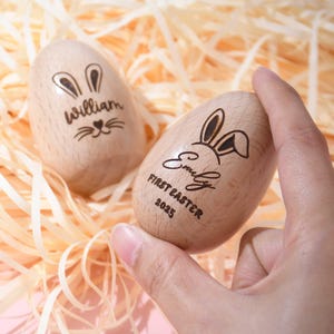 Personalisierte hölzerne Osterei Shaker, benutzerdefinierte Holzei, Kinder Musik Ei Ostern, Osterkorb Kinder, Baby erste Ostern Urlaub Tischdekor