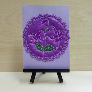 Tarjeta bordada acolchada de Columbine para cumpleaños, Día de la Madre, mejórate, condolencias, lavanda, púrpura, arte de pared, recuerdo, regalo para ella, flor, amor, graduación