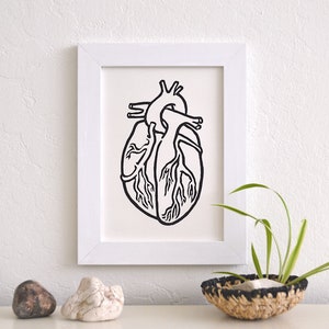 modern minimal anatomical heart block print: a simple heart, hand-pressed linocut print on paper zdjęcie 1