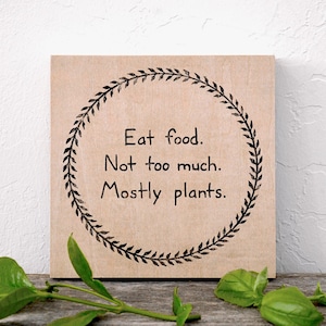 Mangez de la nourriture - Pas trop - Surtout des plantes - Citation de Michael Pollan sur panneau de bois - Décoration murale de cuisine
