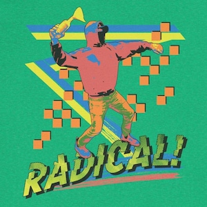 Puede incluir: Una camiseta verde con un gráfico retro de una persona sosteniendo un megáfono y la palabra "RADICAL!" en una fuente colorida.
