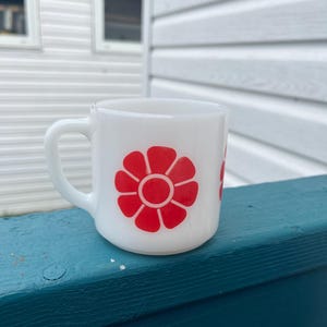 vintage federal glass Milk glass daisy mug