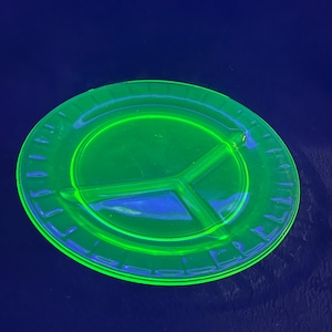Vintage 1920&#39;s Green depression divided dinner plate