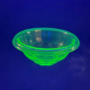 Vintage 1920&#39;s Uranium glass 7&#39; Mixing Bowl - Hazel Atlas