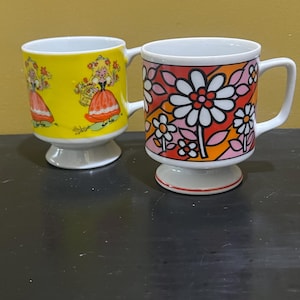 Vintage 1970&#39;s Flower Power Retro Floral  Mugs - Set Of 2