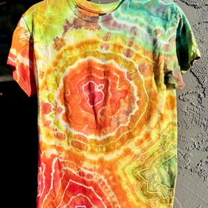 Unisex Small Tie-Dye Shirt – Vibrant Rainbow Geode Pattern