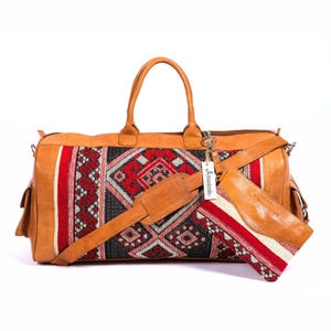 Premium Leder Seesack mit gratis Handgelenkstasche - Reise & Wochenendtasche, Kelim Leder Weekender, Geschenkidee für Männer und Frauen - Cognac