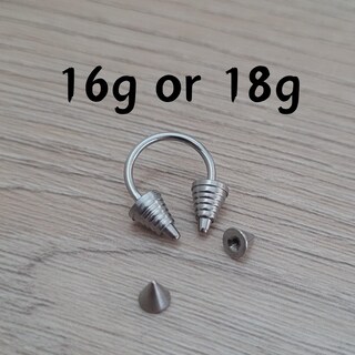 Orecchini In Acciaio Chirurgico 316L Per Cartilagine, 16g (1,2 Mm), Con Catenella E Doppia Perla, Confezione Regalo