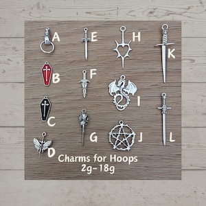 クリッカーリングゲージ用チャーム - 2g～18gに対応 - フープ用シルバーダングルチャーム ナイフ ソード 棺 モス ドラゴン ペンタグラム ゴス スパイク ハート alt