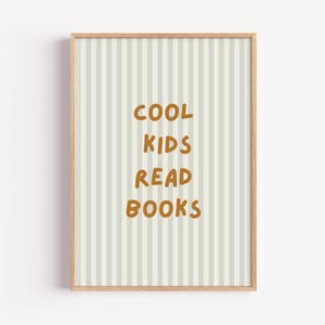 Cool Kids Read Books Rolled Poster – Typografia ścienna do pokoju dziecięcego, wystrój biblioteki – zabawny cytat do czytania dla młodych czytelników