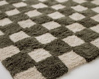 Alfombra de tablero de ajedrez color oliva tejida a mano / Decoración para la habitación infantil o sala de juegos