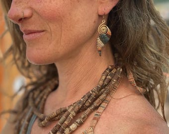 Brincos de asas de anjo em macramê feitos à mão: espiral de latão estilo boho chique