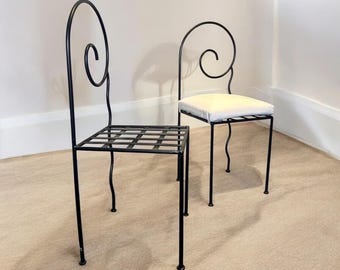 Silla de comedor de hierro forjado a mano (2 plazas), respaldo escultural en espiral, muebles minimalistas de metal orgánico.