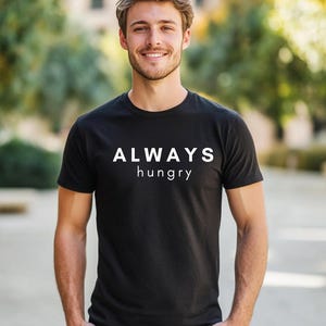 Immer hungrig Unisex T-Shirt | Ursprüngliches Design | Mehrere Farben | Feinschmecker-Shirt | Geschenk für Foodie | Lustiges Shirt | Gehäkeltes T-Shirt