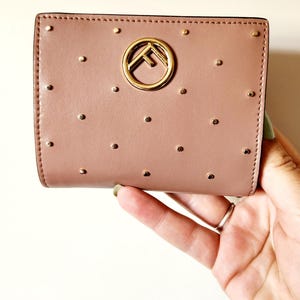 Cartera plegable con tachuelas de Fendi