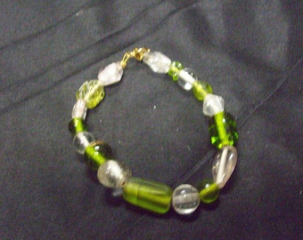 green and clear glass bead beads beaded bracelet 8 inches