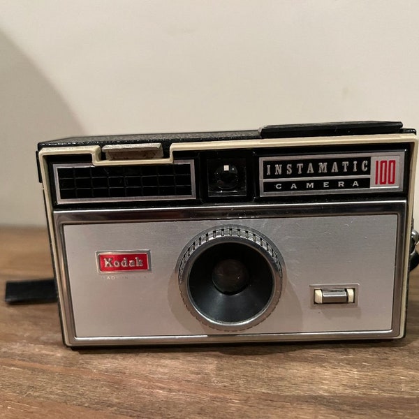 Vintage Kodak Instamatic Camera 100 with wrist strap untested