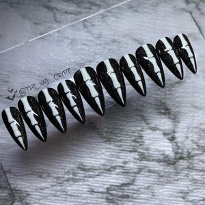 Glow Bones | Press on Nails | gothic nails | spooky nails | glow nails | horror nails | black nails | halloween nails | bone nails