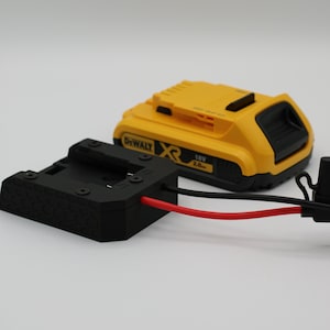 Battery adapter for DeWalt 18V battery with included 30A fuse