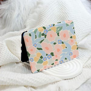 Hand Drawn Flower Kindle 12th Gen (2024/2022) Paperwhite 6&quot;/7&quot; Case With Hand Strap, Kindle Case, Kindle 10th Case, Personalized Paperwhite